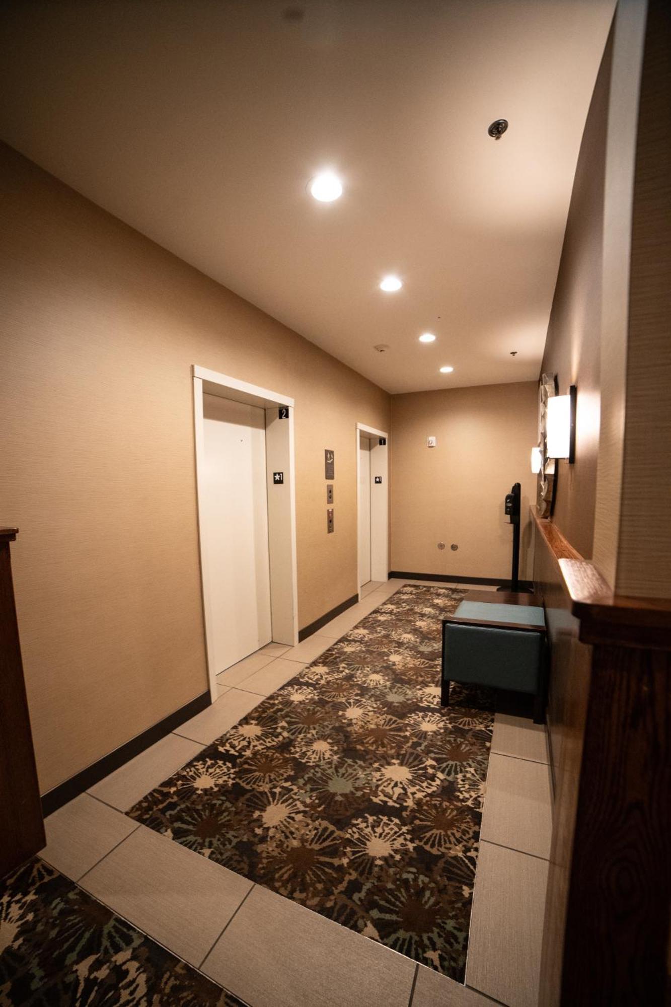 Comfort Suites University Brookings Buitenkant foto