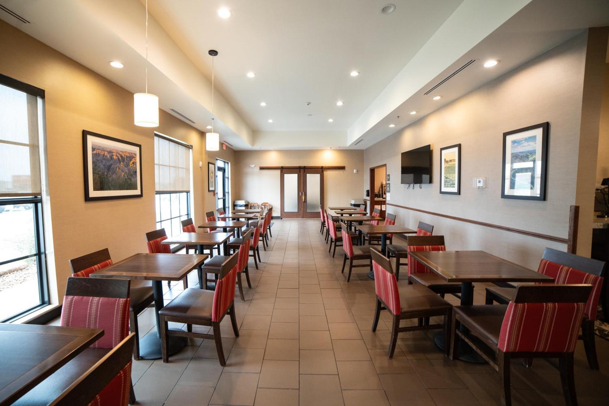 Comfort Suites University Brookings Buitenkant foto