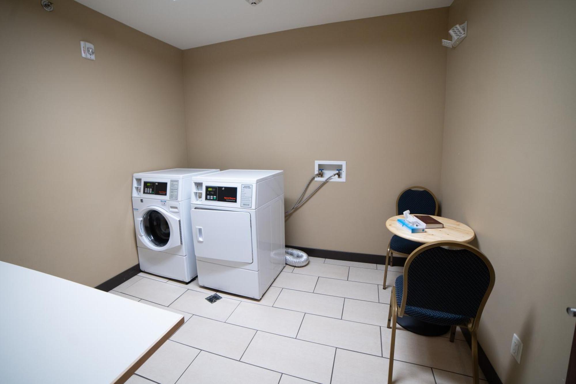 Comfort Suites University Brookings Buitenkant foto