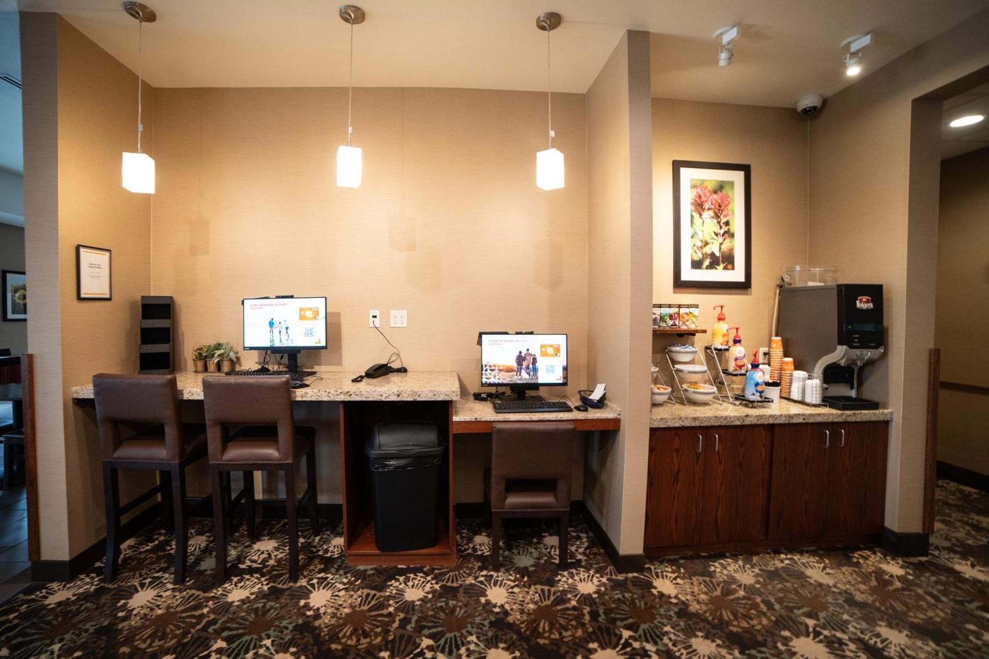 Comfort Suites University Brookings Buitenkant foto