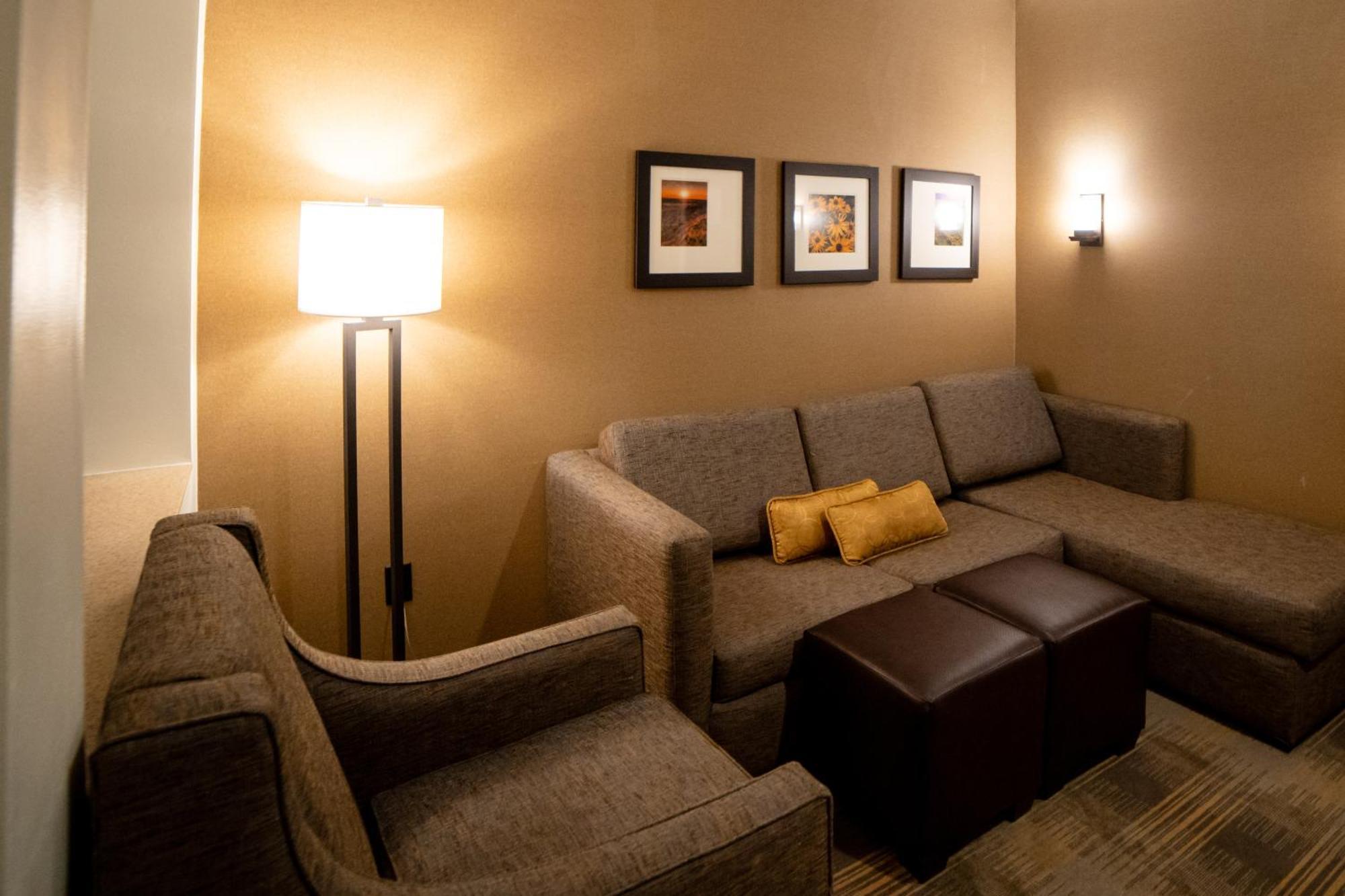 Comfort Suites University Brookings Buitenkant foto