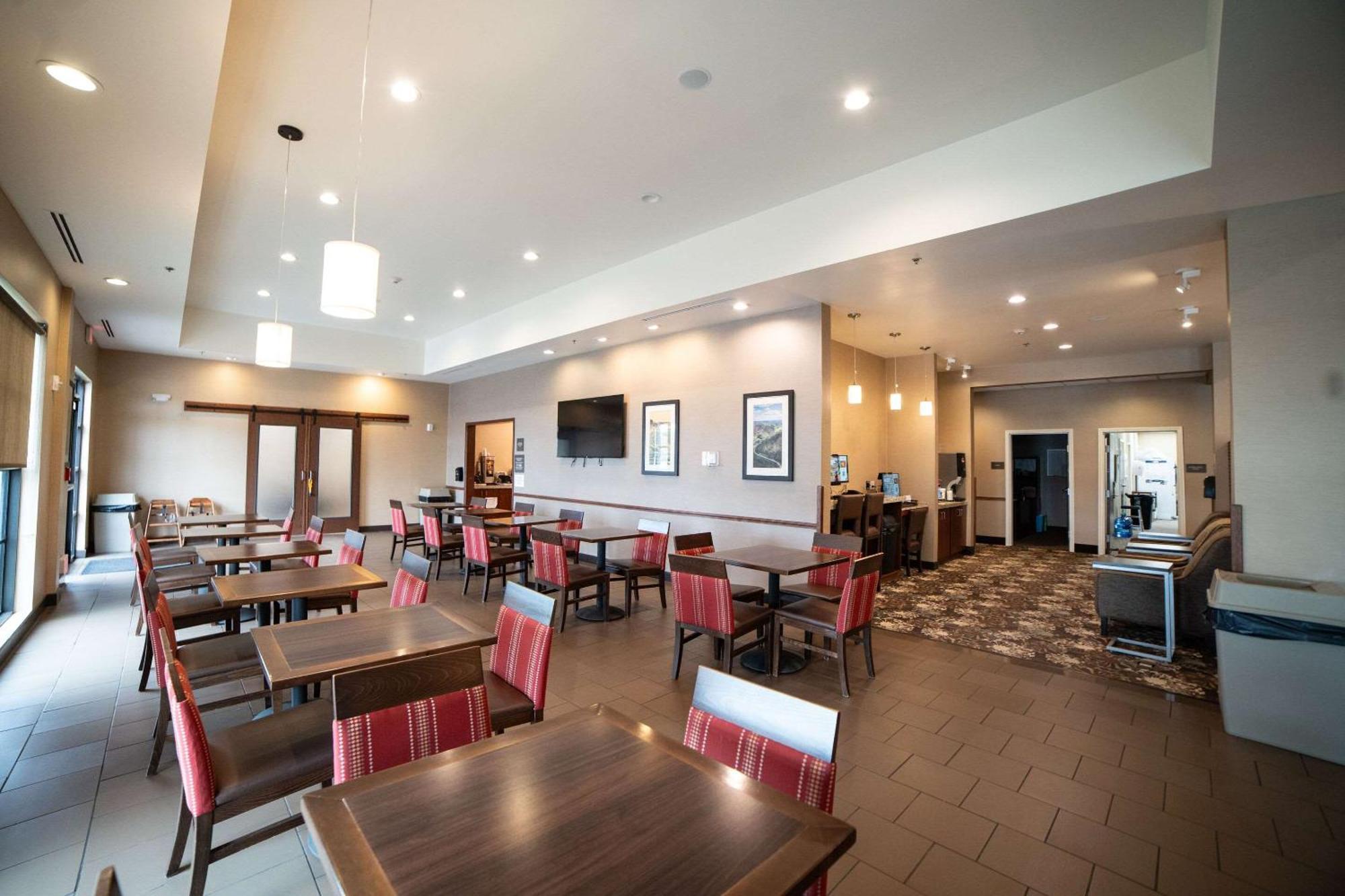Comfort Suites University Brookings Buitenkant foto