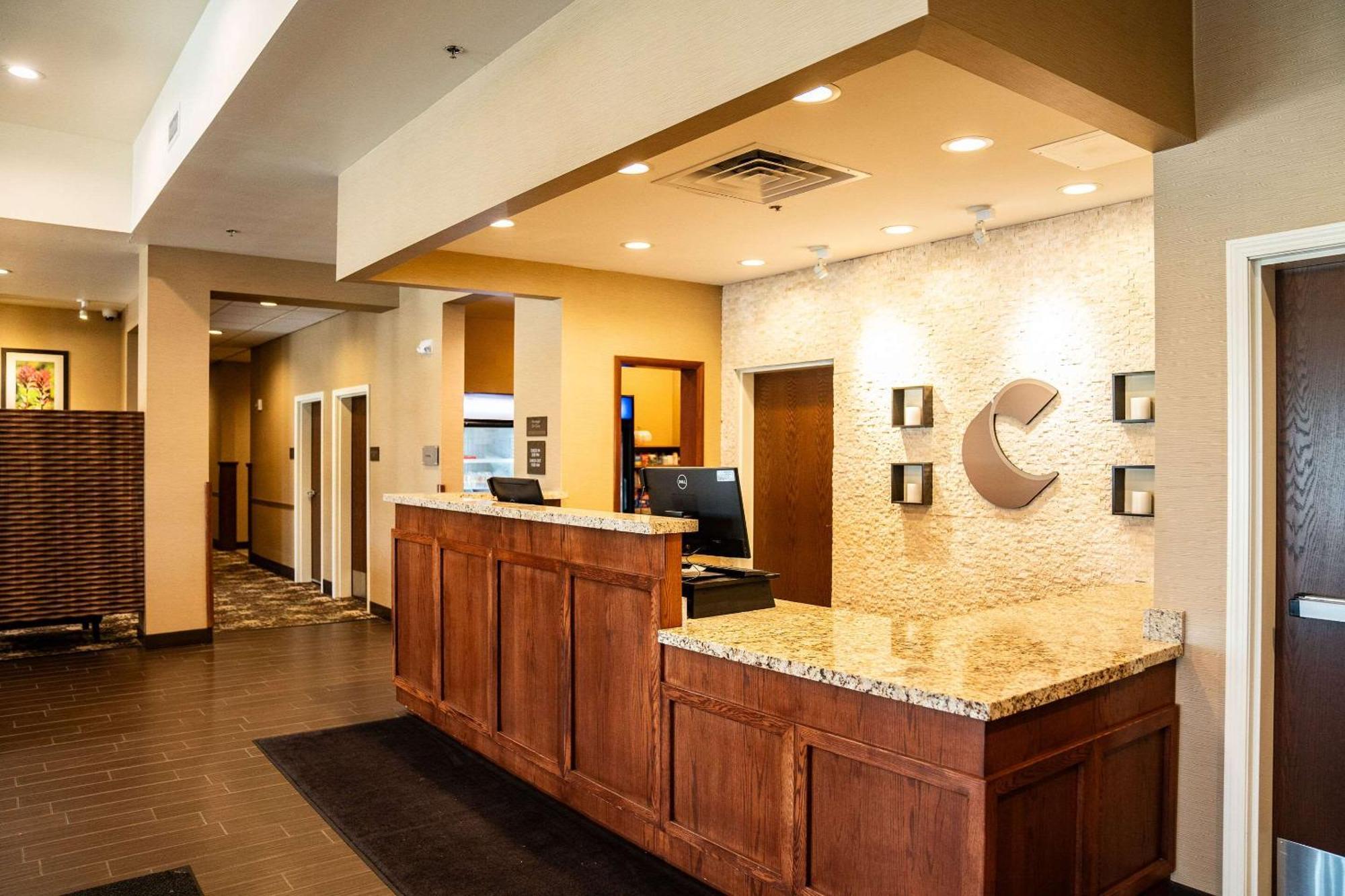 Comfort Suites University Brookings Buitenkant foto